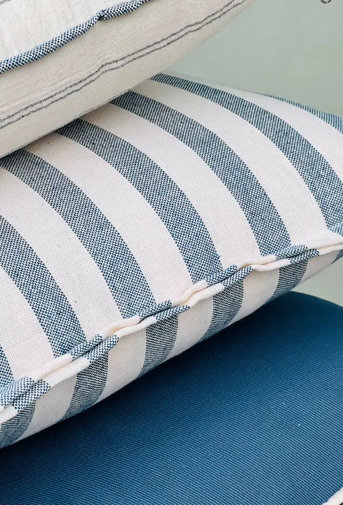 laika azul almohadon.webp