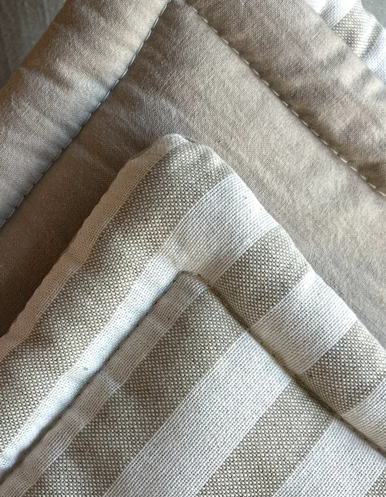 laika beige pillow.webp