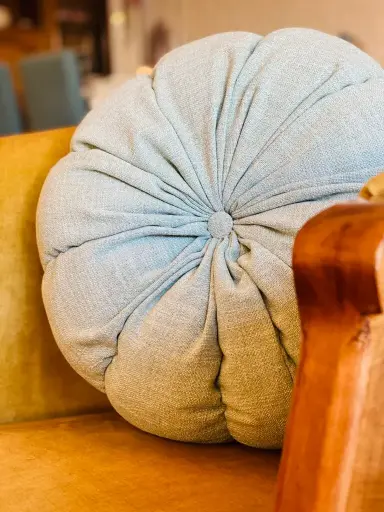 Almohadón Redondo con Pliegues en Lino 