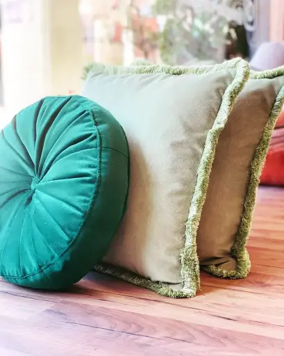 Almohadón Redondo con Pliegues Terciopelo